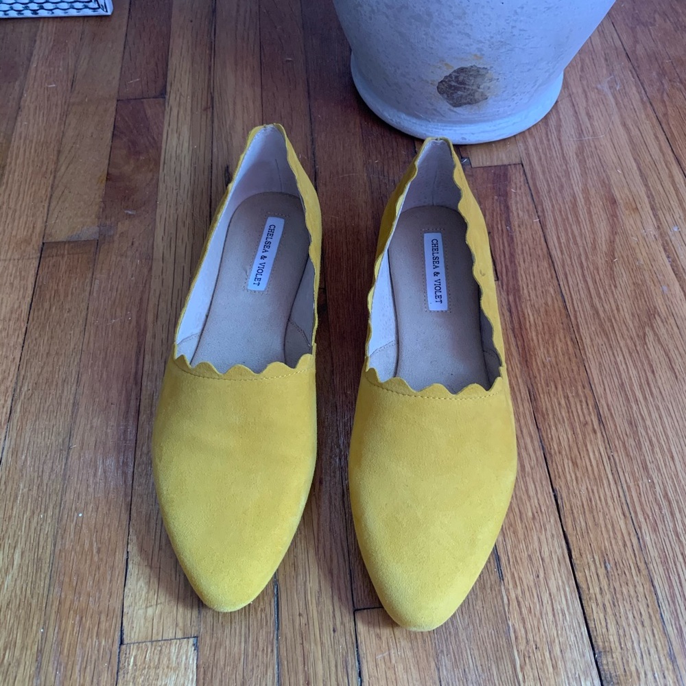 Scalloped flats